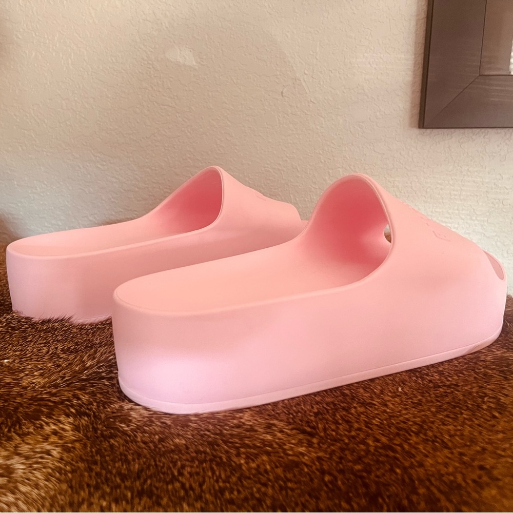 Brand new never worn Balenciaga in perfect condition